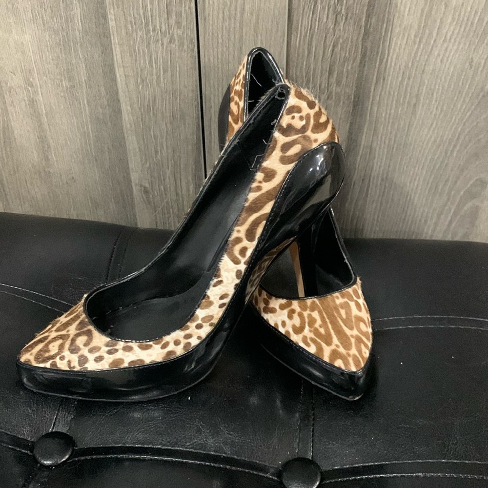 White House Black Market Cheetah Faux Fur Black Patent Leather Shoes Size 6.5M - Picture 1 of 12